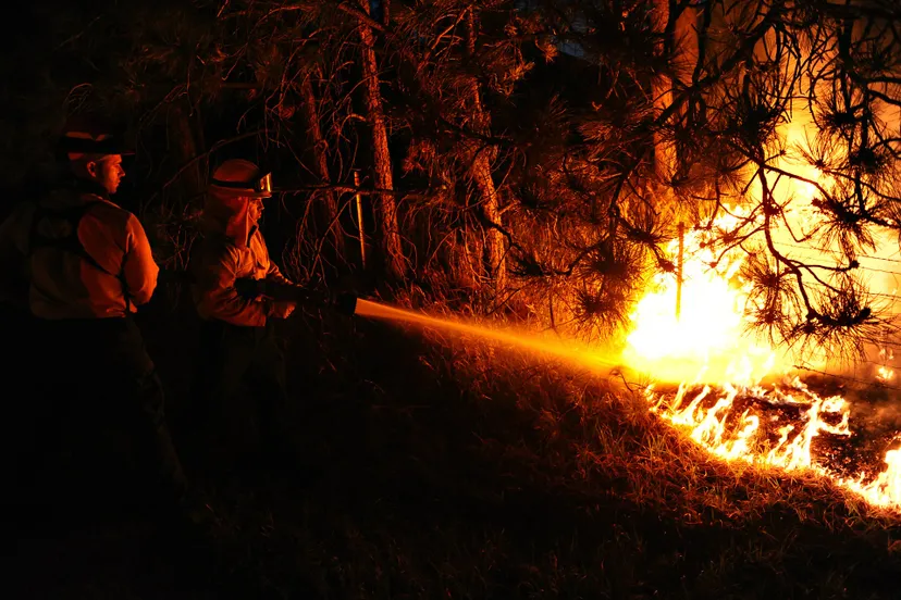 firefighters 593732 1920