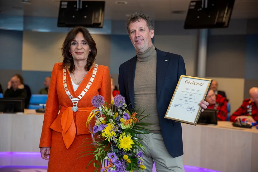 foto uitreiking erepenning frans maassen