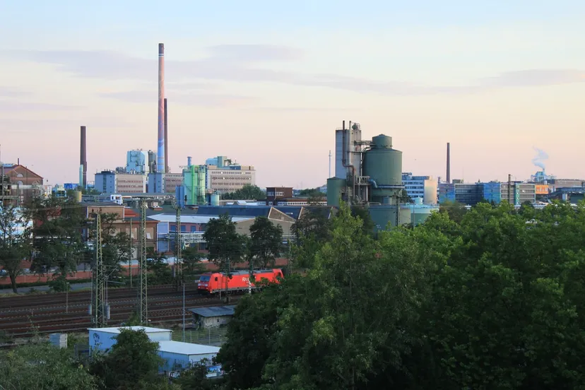 horizon skyline city skyscraper train river 1080256 pxherecom