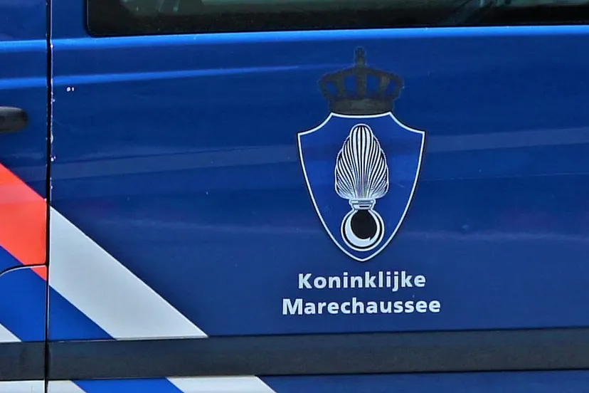 mercedes koninklijke marechaussee schiphol pic1