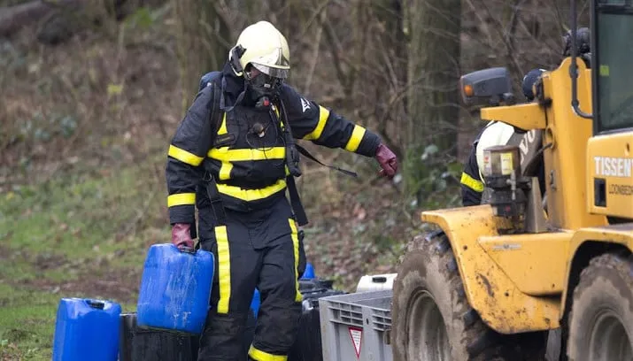 negentig vaten met drugsafval in haelen 715x408