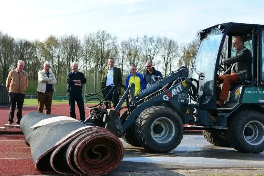 nieuwe asfaltlaag atletiekbaan heythuysen