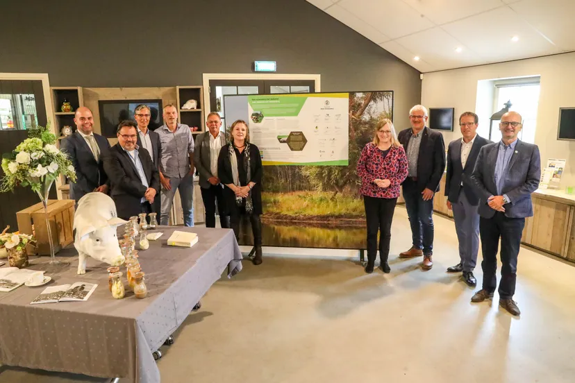 ondertekening pamflet platform vitale veehouderij 12