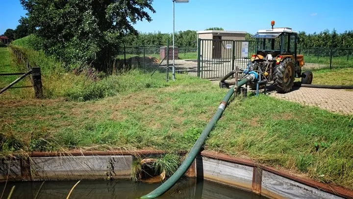 ontrekken uit beek breedbeeld