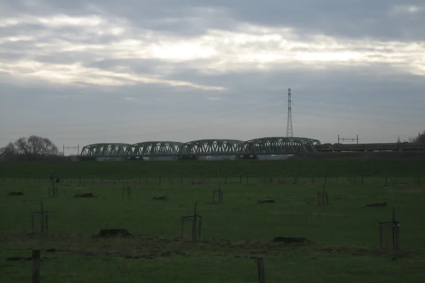spoorbrug buggenum trein 2