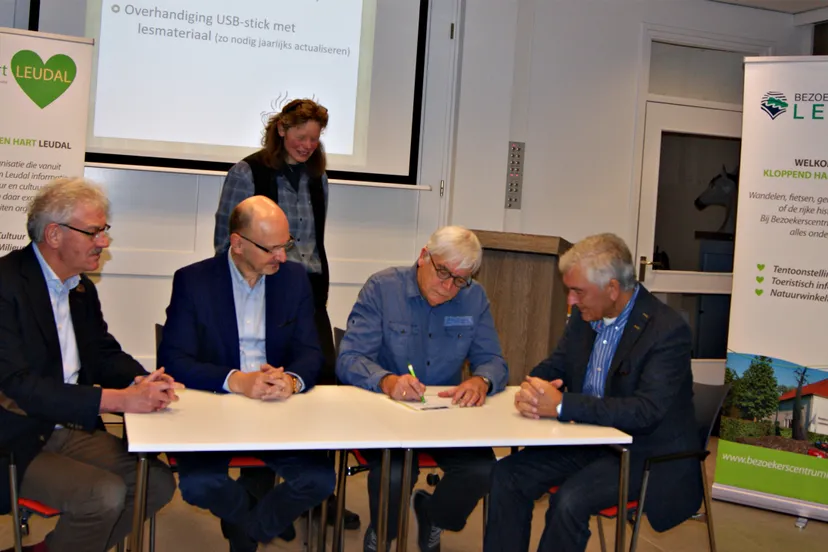 tekenen intentieverklaring educatie duurzame energie leudal