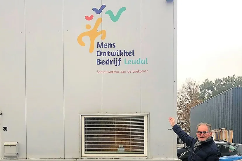 wethouder mart janssen bij mob gebouw