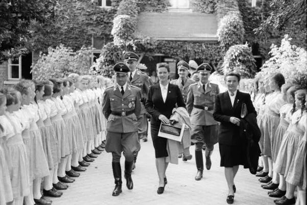 julia-op-ten-noort-boek-roel-van-duijn.original