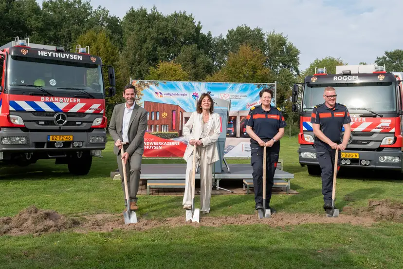 Eerste schop in de grond nieuwe brandweerkazerne Heythuysen