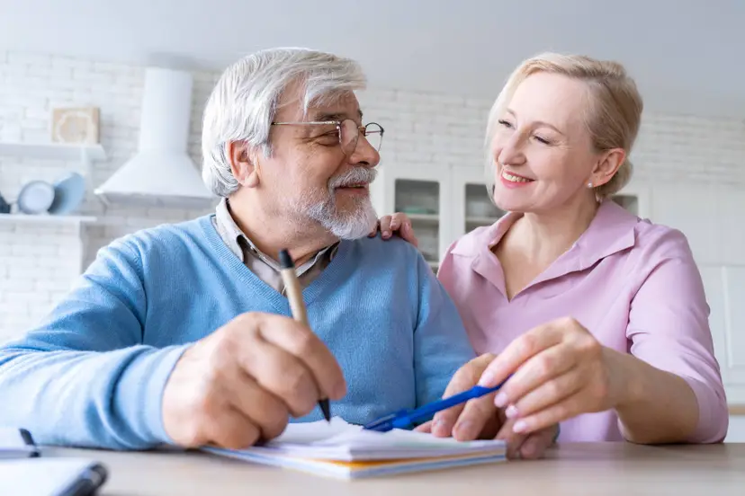 close-up-senior-couple-while-learning