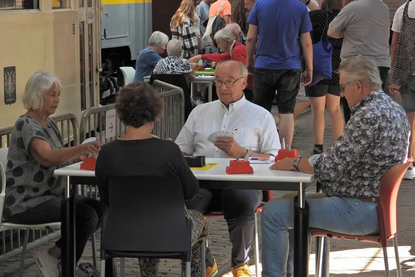 bridgewillemlavooijbch leden bridgen in de remise in het openluchtmuseum