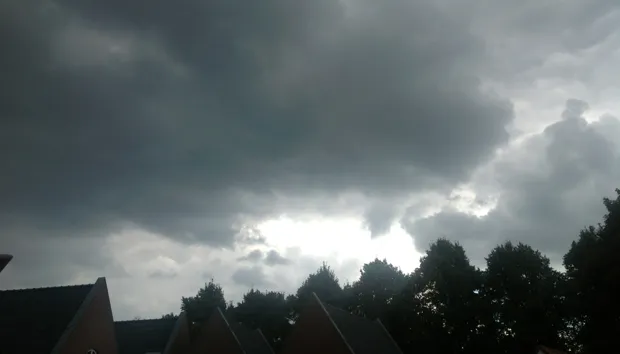 gvozgdfch58hvf3t3dthfblp7 donkere wolken