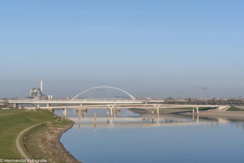 ivnrijnwaalveur lent nevengeul en bruggen 7989