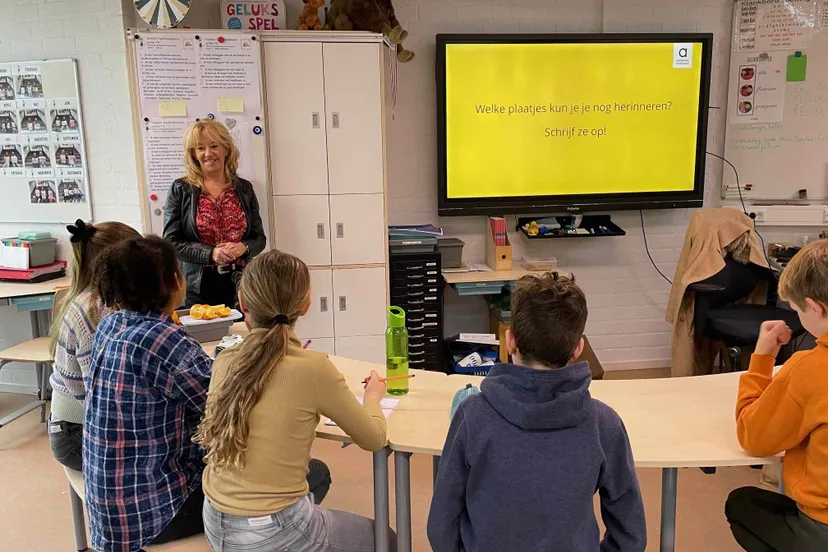 lesdementieleerlingen groep 8 van de borgwal luisteren geboeid naar de les over dementie 1