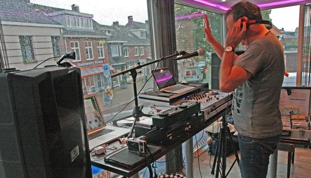 r4diwu2rn0nqeyqukxmhhvc81 1 987