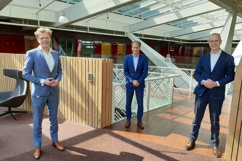 revion878 03d21a7d7649be61556f323d496c32a4