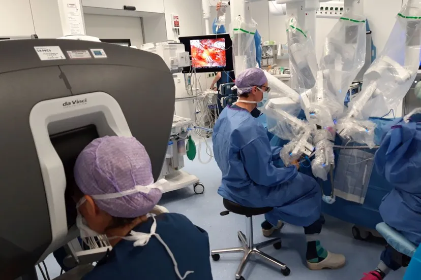 rijnstateschildkieroperatie met de robot