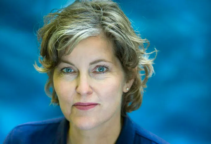 sachabronwasserauteursportret def 682x1024 1 e1710339765475