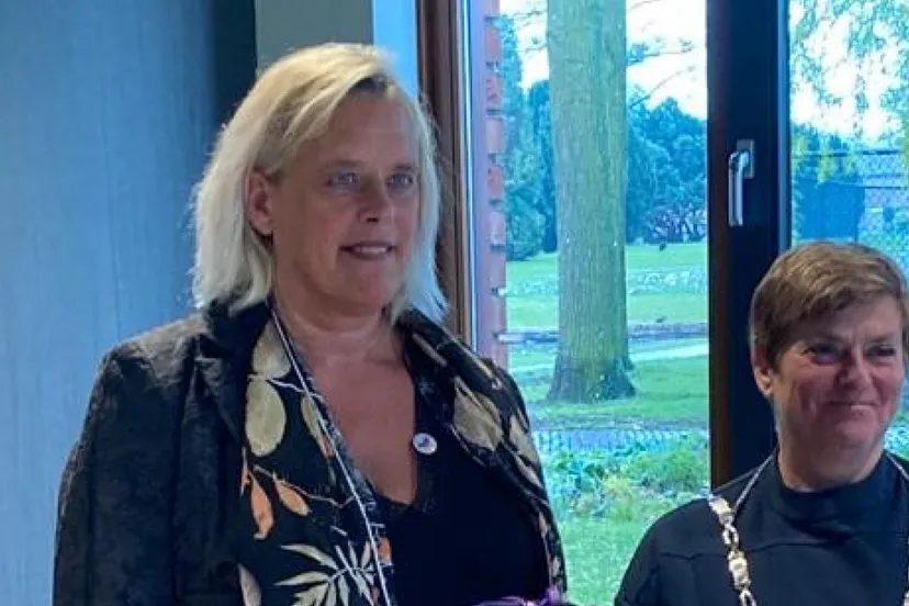 schouderklopjesburgemeester uitreking pin