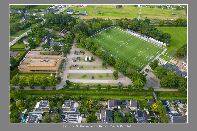 sportparkblauweburchthuissenfons sluiter luchtfoto velden rkhvvtv en sport sereen bewerkt 1536x864 1