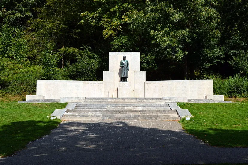 statuesundaylorentz monument park sonsbeek arnhem nederland netherlands hendrik antoon lorentz ludwig oswald wenckebach