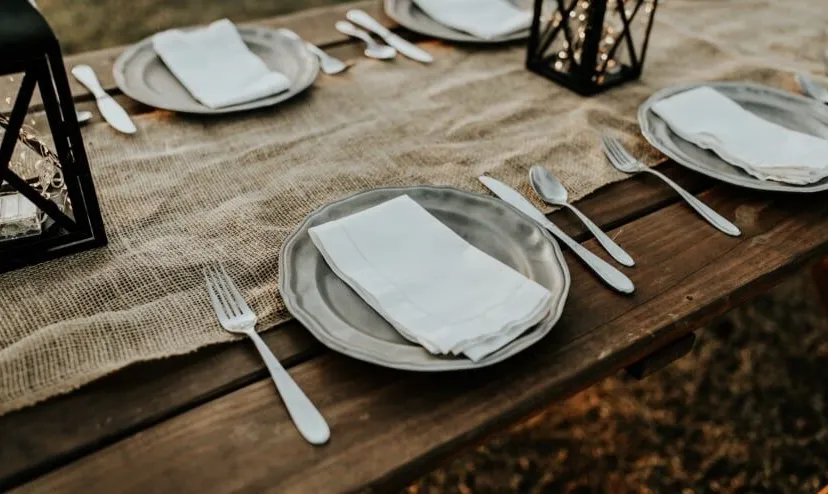 swlopen eetcafe bemmelhannah busing unsplash6d11cf90 1f9f 4058 985b 4a12c282545b thumb840