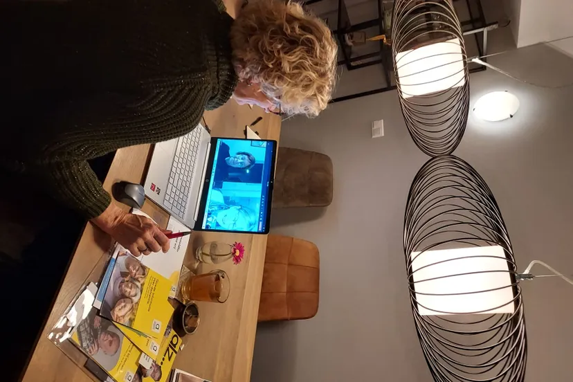 wilmy vietor coordinator alzheimer cafe in digtiaal overleg met werkgroepleden