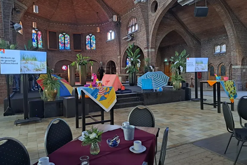 zandsekerkzonnige koffieochtend connie giessen