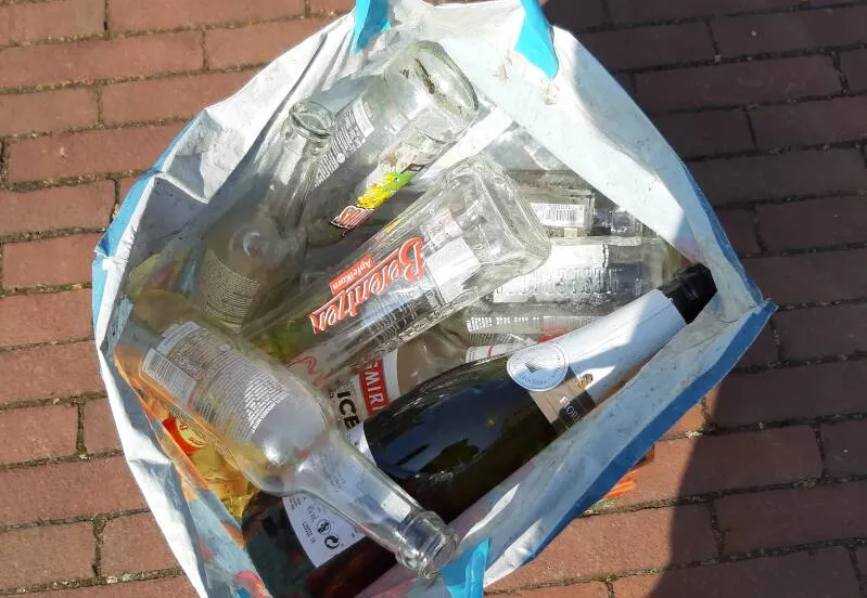 zwerfafvalflessengevondendoorjeannetzwab