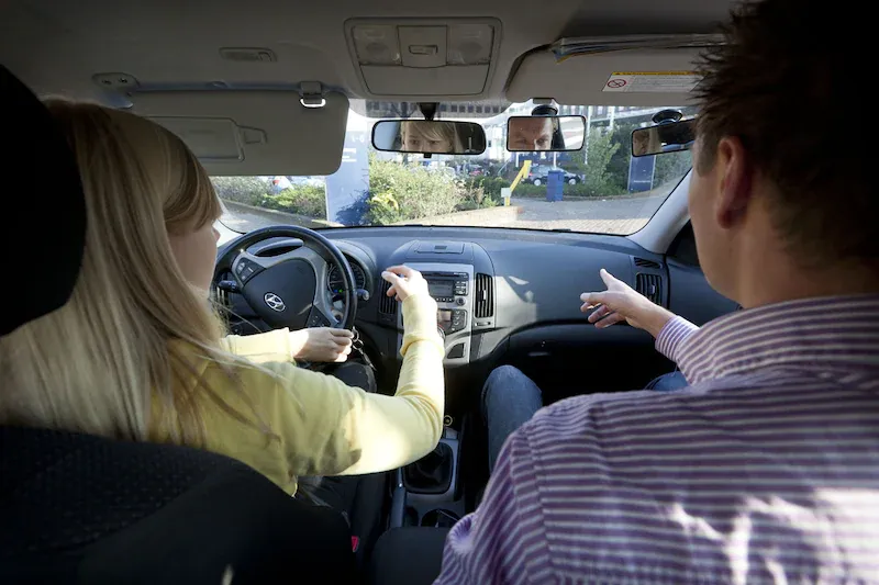 rijlessenautotrackm1fy0vsbjlqd 800