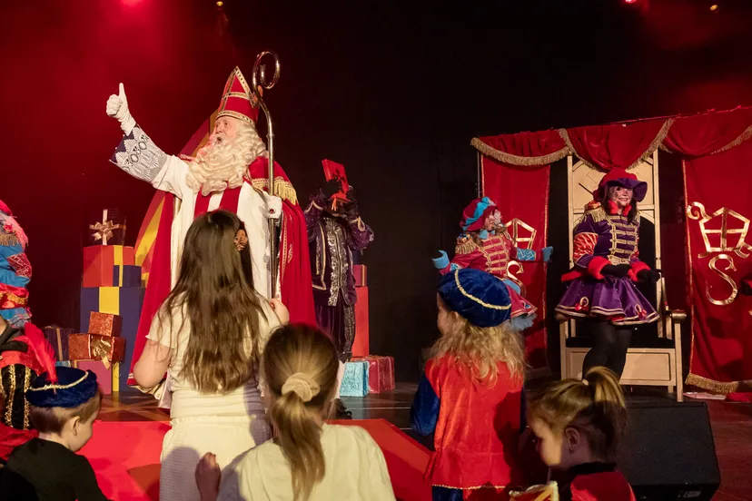 magische familie sintshow2023chiel eijtjpg jpeg afbeelding 2048 1365 pixels geschaald 47