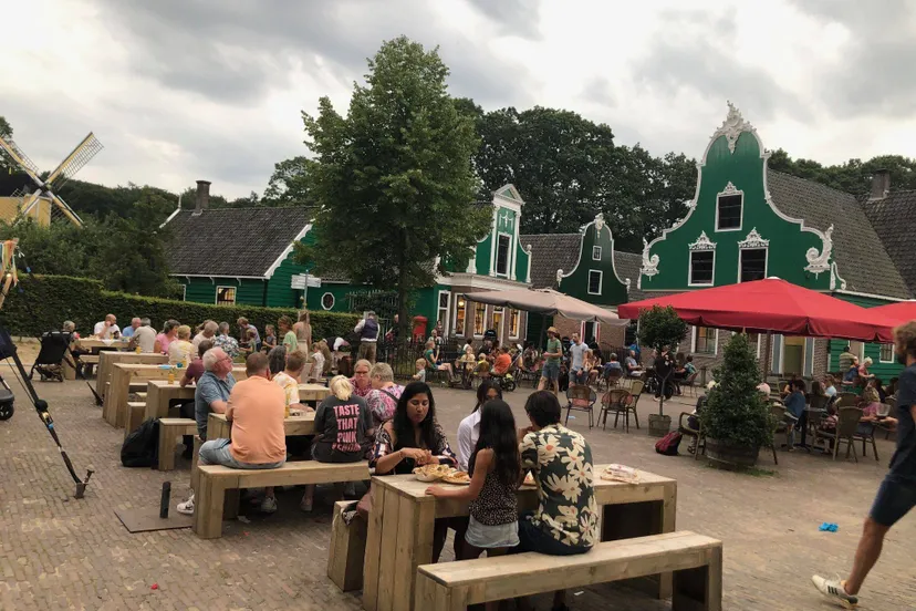 zomeravond op het zaanse plein