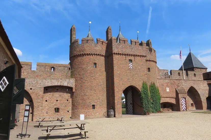 kasteel Doornenburg Voor Burg JP