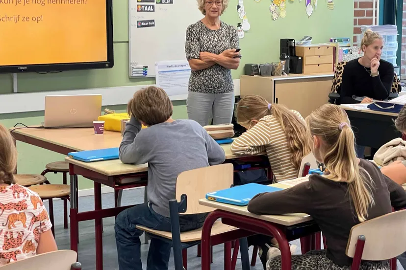 Leerlingen IKC Het Sterrenbos .2025. doen enthousiast mee met de gastles over dementie