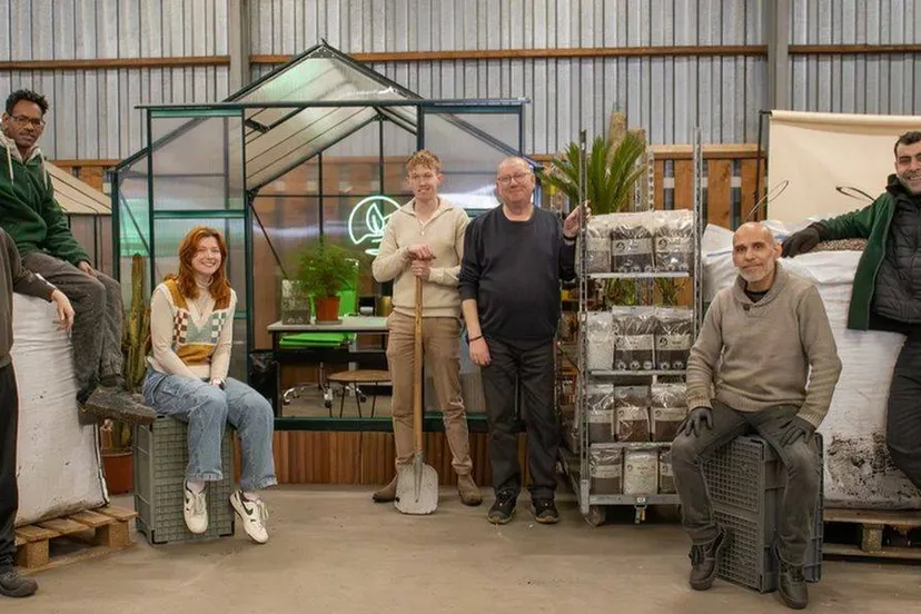 Sybotanica.oprichter Sybrand Bies in het midden