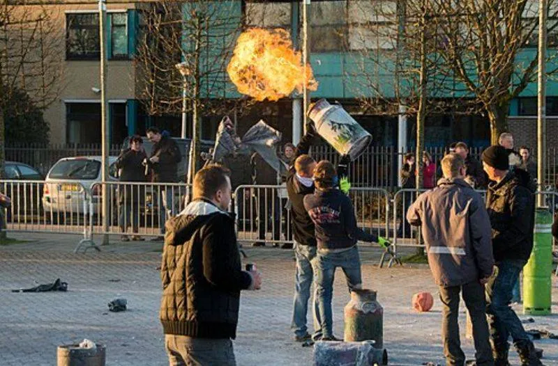 Carbidschieten in Kampen.Wikimedia.nl