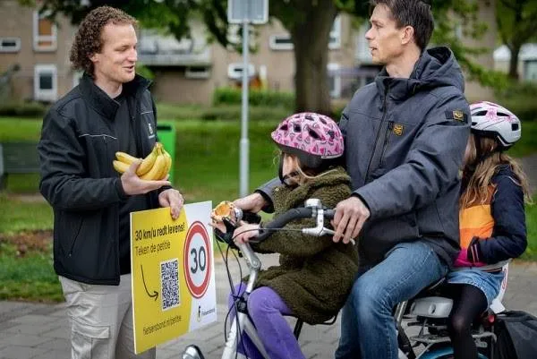 Eerder dit jaar voerde de Fietsersbond al actie voor 30 km per uur in Nieuwegein. Foto DigiDaan