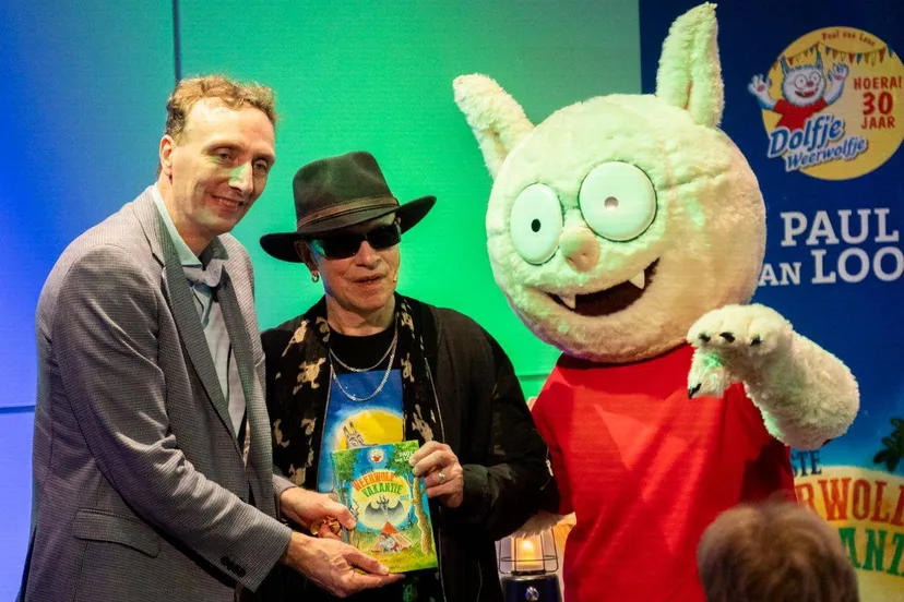 Paul van Loon met director en Dolfje Weerwolf.Mira Meijer