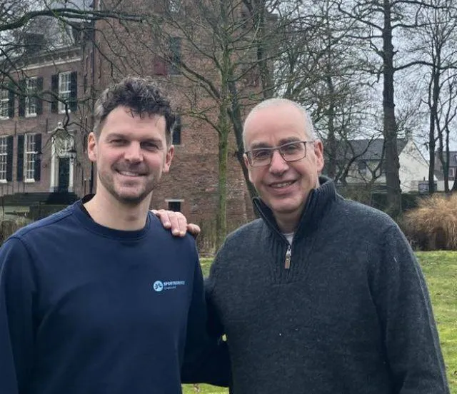 Veilig sporten voor iedereen.Wethouder Aart Slob sprak met sportcoach Thijs Sloot van Sportservice Lingewaard .Gemeente Lingewaard