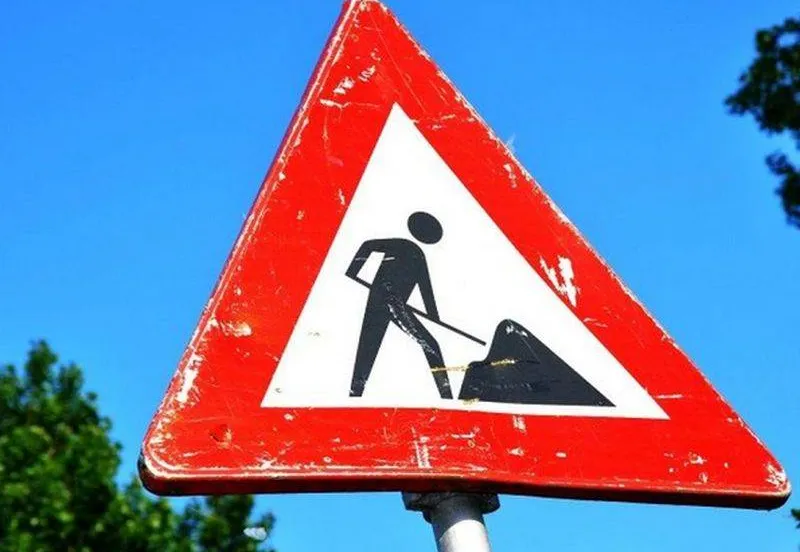 Bord.Asfaltonderhoud aan de Loostraat in Huissen Gemeente Lingewaard