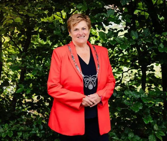 Nelly Kalfs.Burgemeester.Uit de raad… Gemeente Lingewaard