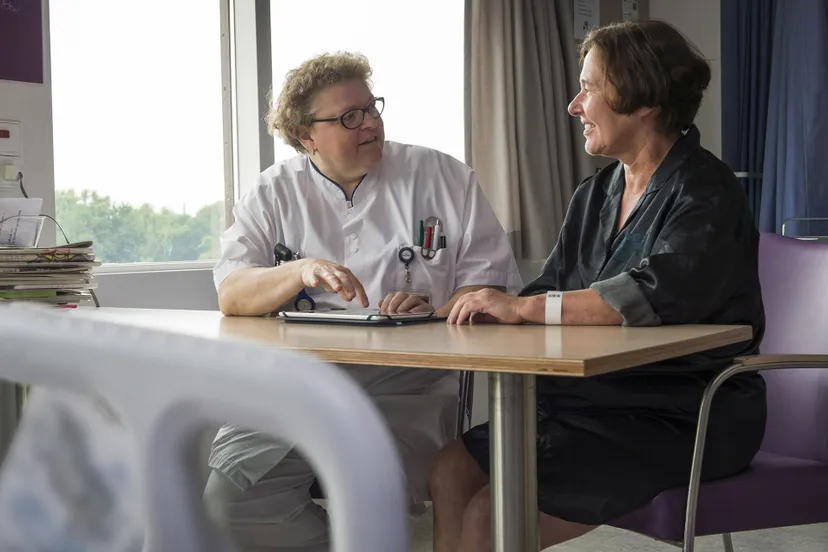 160617 ireen vd voort met patint vragenlijst 8089b