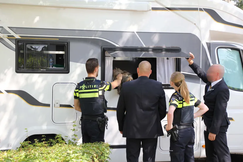 2018 08 17 9877 kaatsheuvel efteling 2 honden in camper