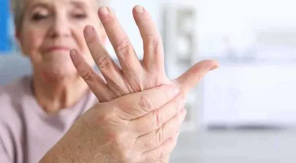 arthritis in hands signs optimized 600x331 1