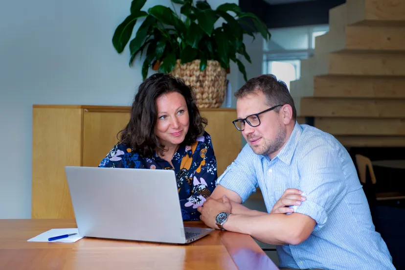 deltafibernetwerk online infoavond 18mei2022 koppel achter laptop