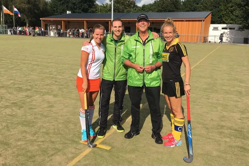 des dames tegen geel zwart