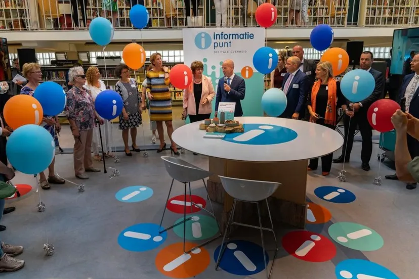 foto aftrap staatssecretaris eerste informatiepunt