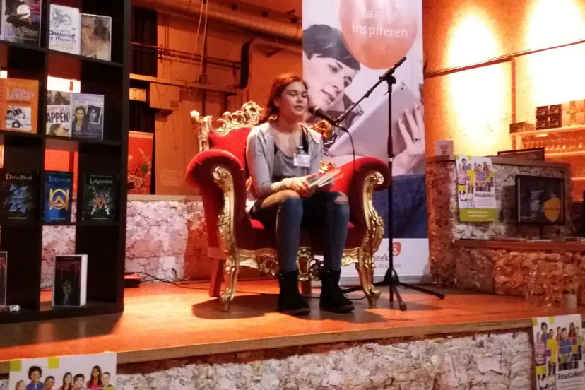 foto zlem sahin leest voor uit kappen van carry slee read2me voorleeswedstrijd