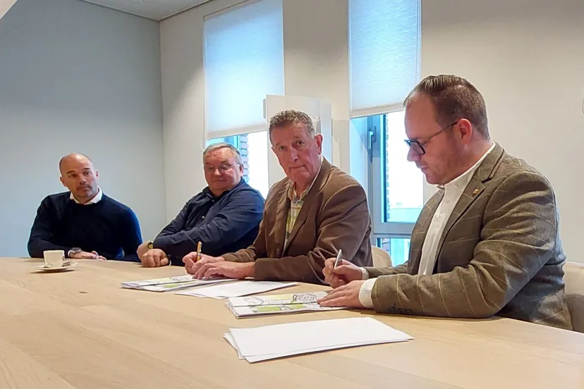 ondertekening gemeente sol wethlouis laros kees van haaren vz 2
