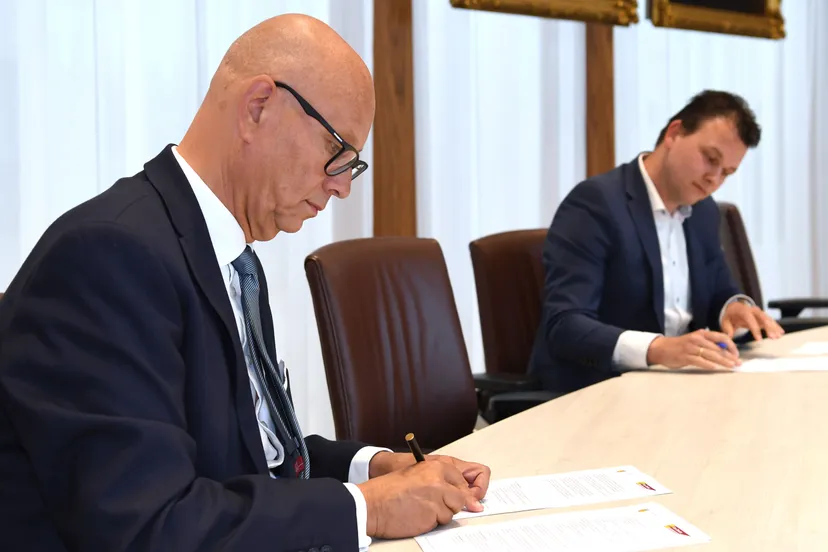 ondertekening samenwerkingsovereenkomst van doorn